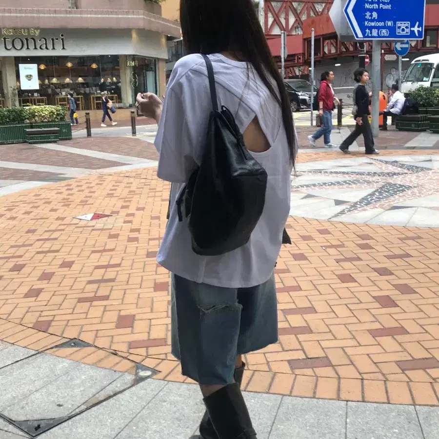 플로즈 슬릿 백 트임 티셔츠 화이트 새상품