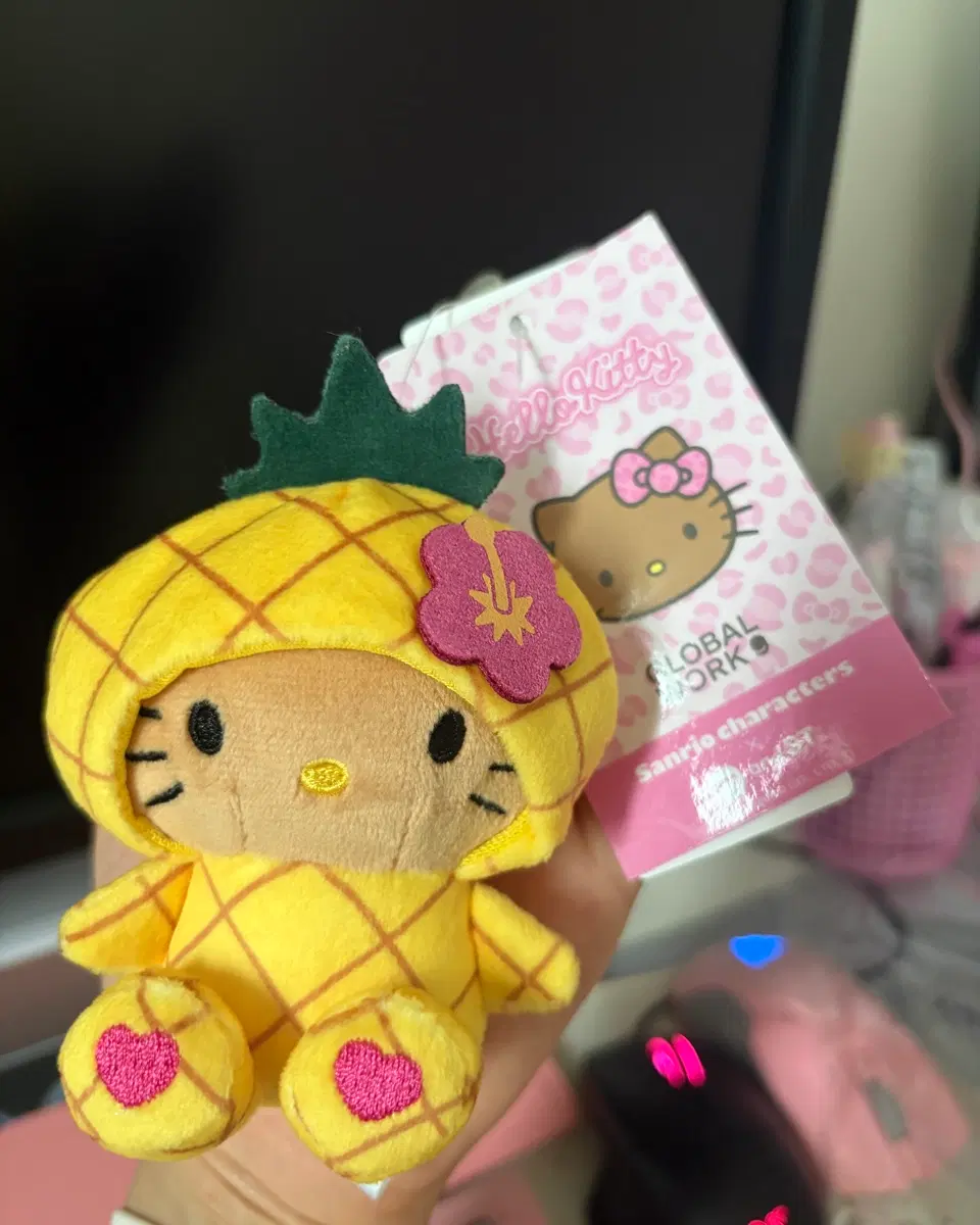 글로벌워크&헬로키티 콜라보 파인애플 태닝키티마코