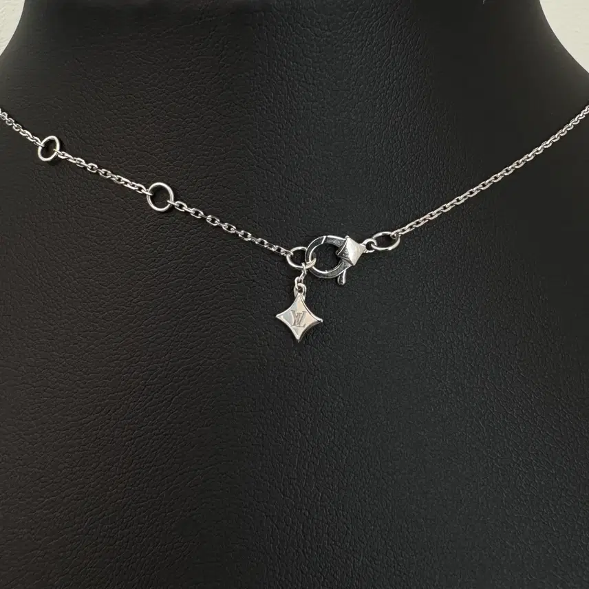 루이비통 LV 다이아몬드 목걸이 0.30ct 사진 4
