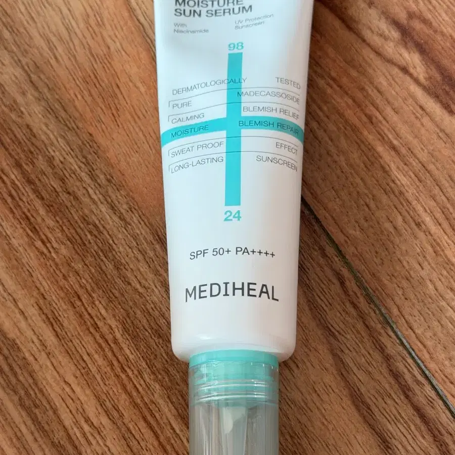 메디힐 마데카소사이드 모이스처 선세럼 SPF50+ PA++++