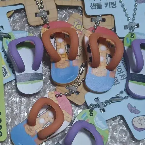 토이스토리 미니어처 샌들 머그컵 키링 우지 버즈 다이소 포키 알린 폭데이토