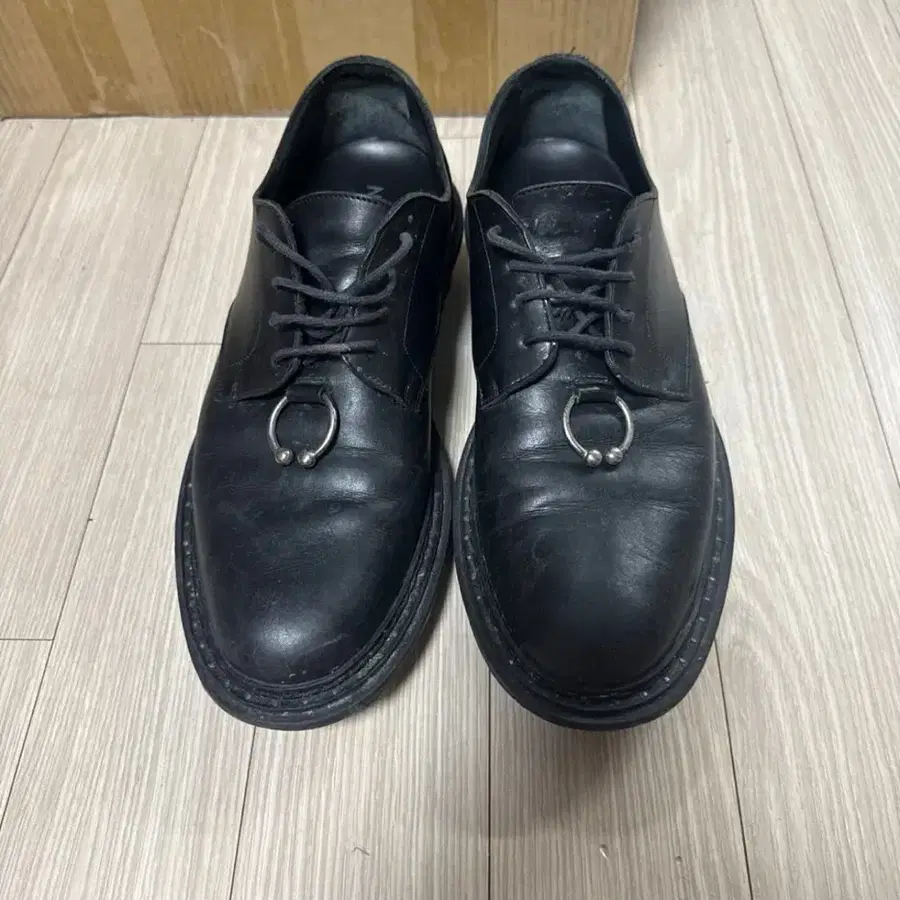 닐바렛 피어싱 로퍼