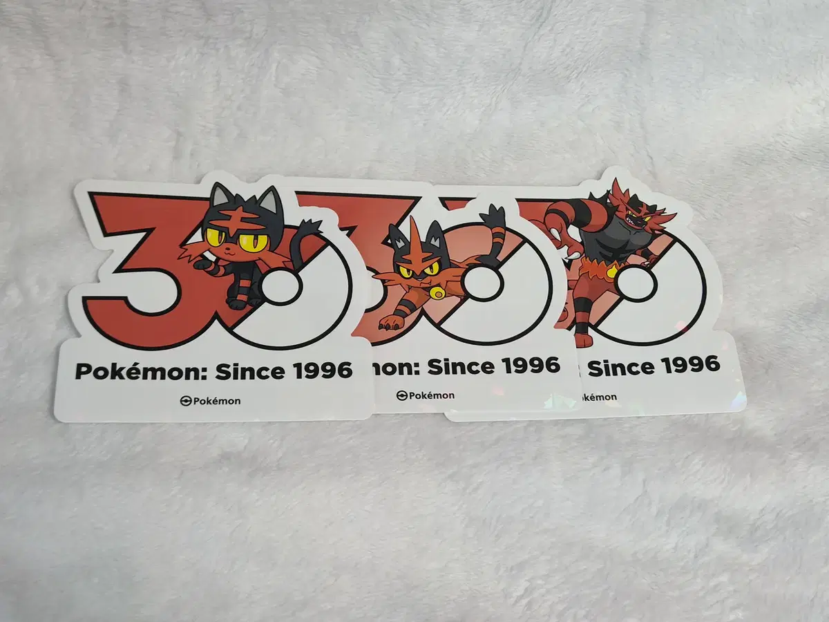 포켓몬 30주년 기념 로고 스티커 냐오불, 냐오히트, 어흥염 판매합니다!