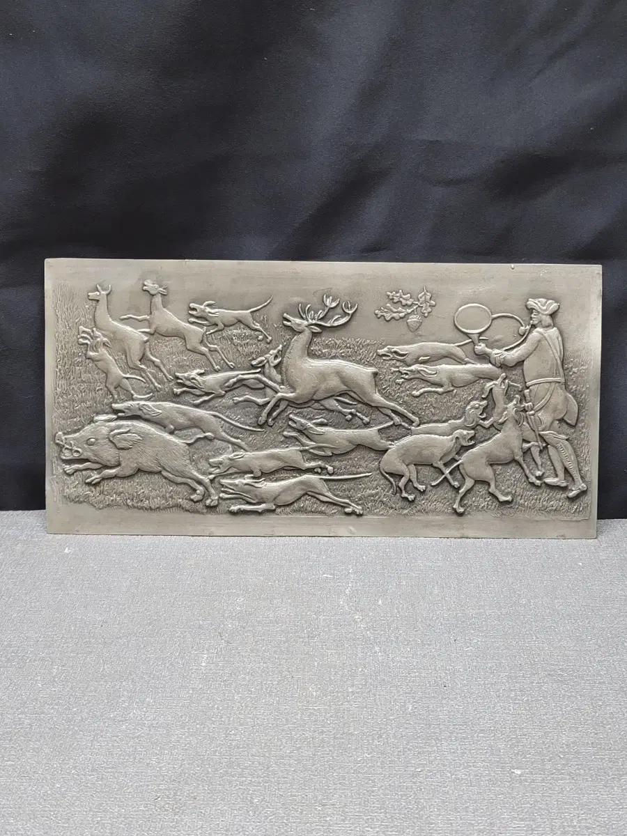 독일 퓨터사 주석판 부조 그림