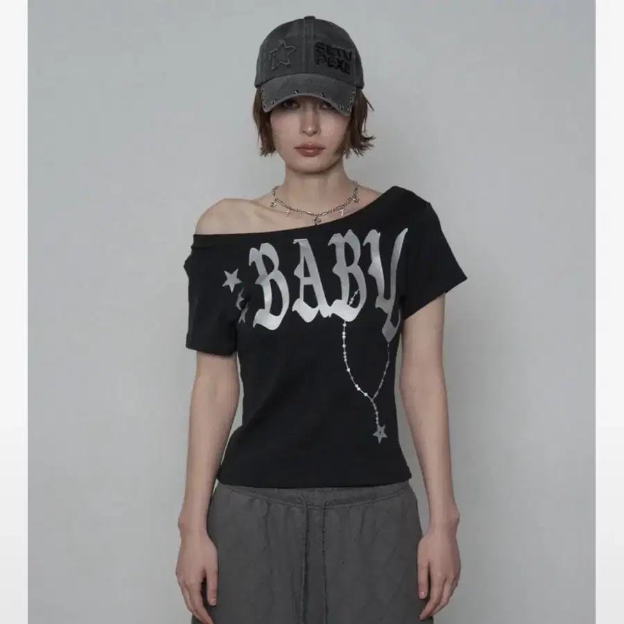 새상품) 셋업이엑스이 BABY WIDE NECK TOP 블랙