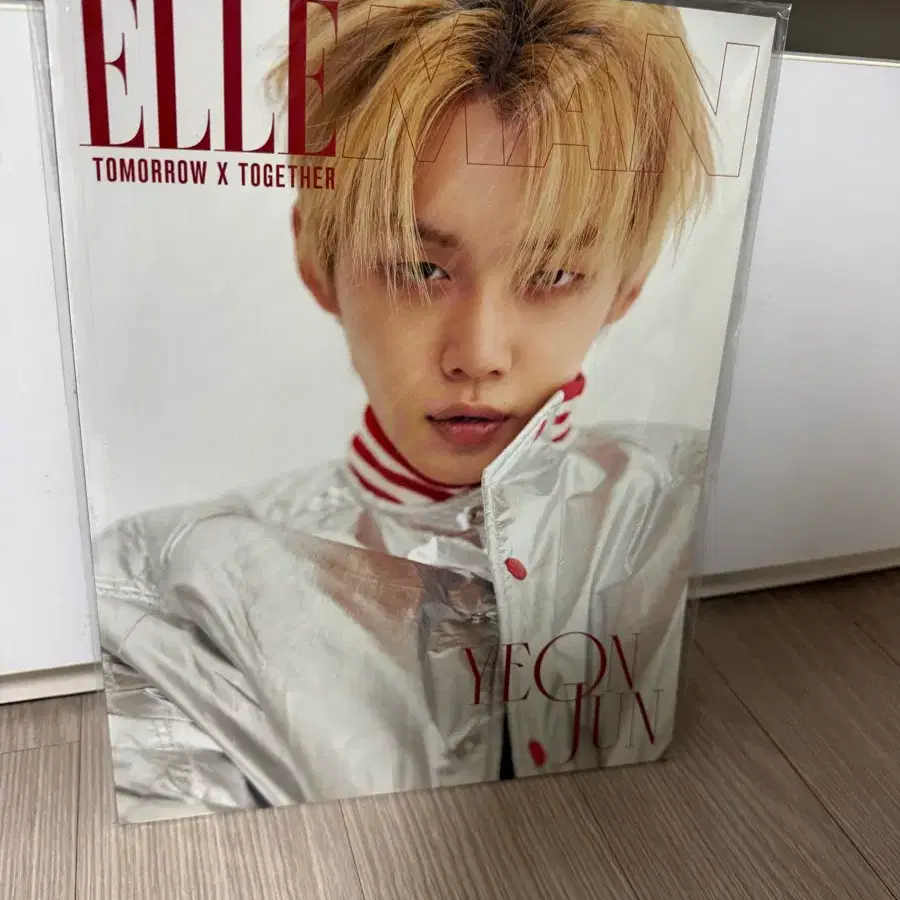 엘르 연준 잡지 (뒷면은 투바투)