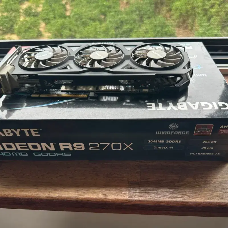 기가바이트 라데온 R9 270X 그래픽카드
