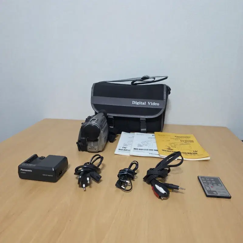 파나소닉 디지털 비디오 캠코더 PV-DV100D + 가방 및 구성품
