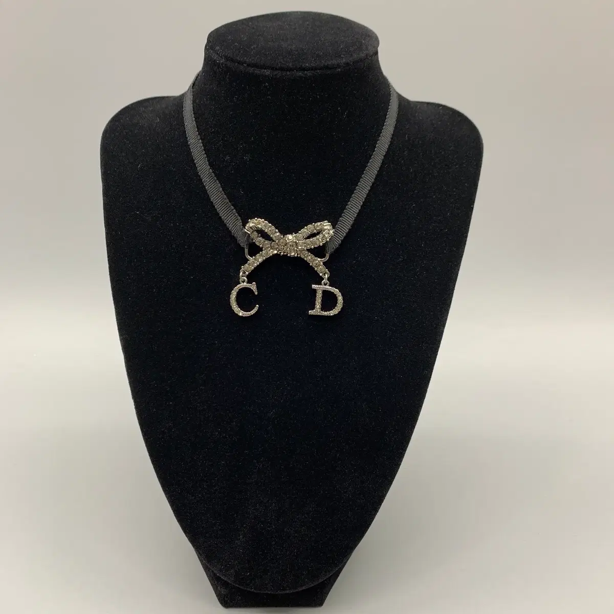 267003163 디올 빈티지 리본 초커 목걸이
