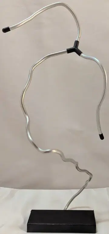 보이지 않는 인형 스탠드 리베르테아 HW