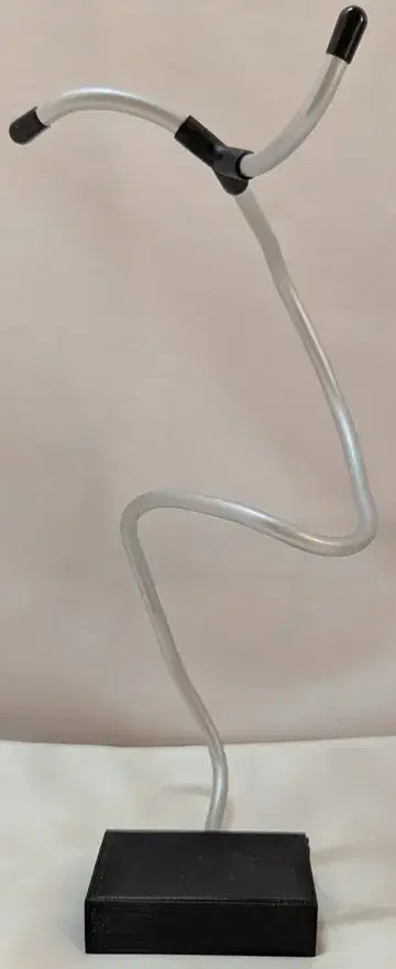 보이지 않는 인형 스탠드 리베르테아