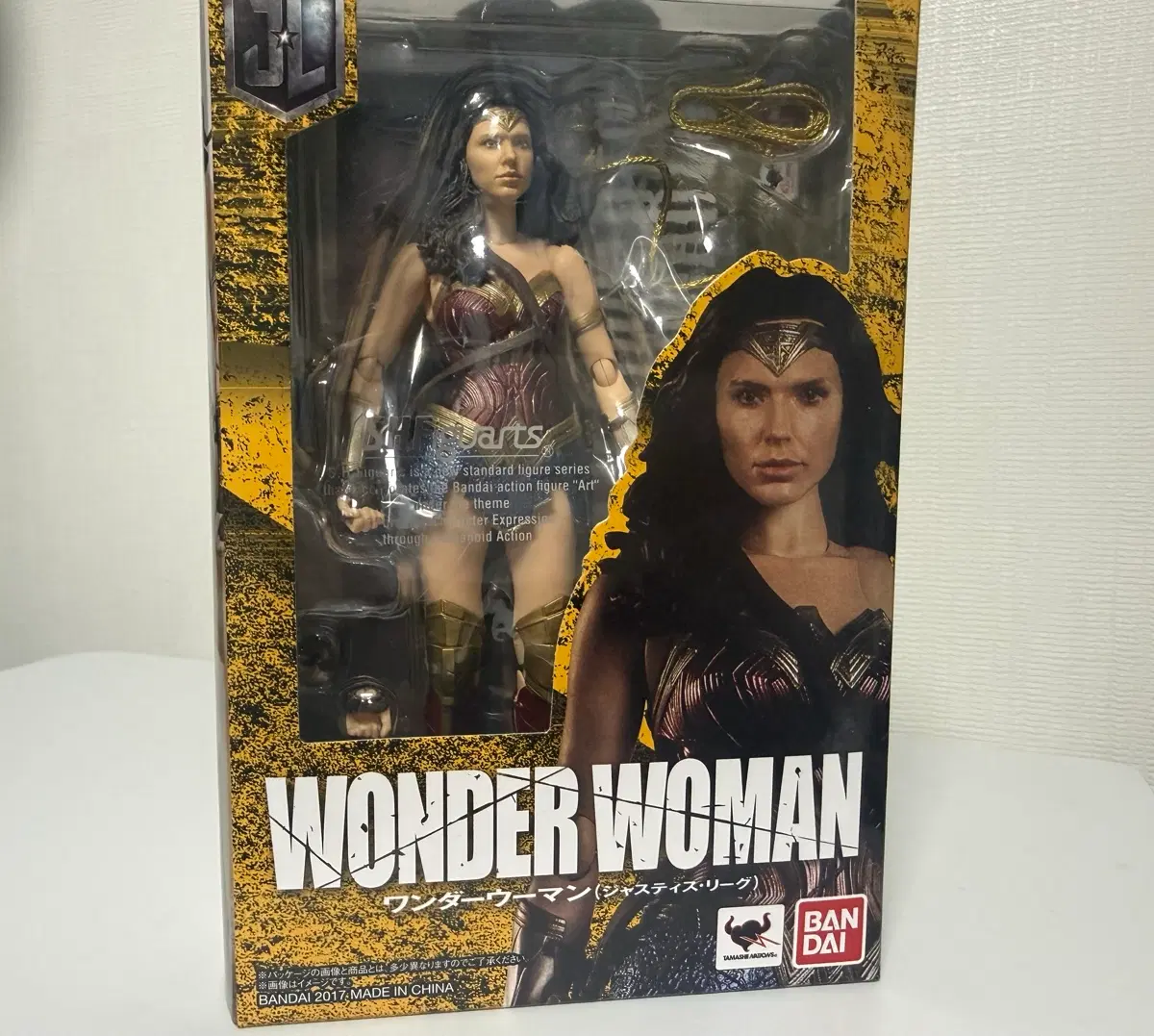 SHF 원더우먼 액션 피규어