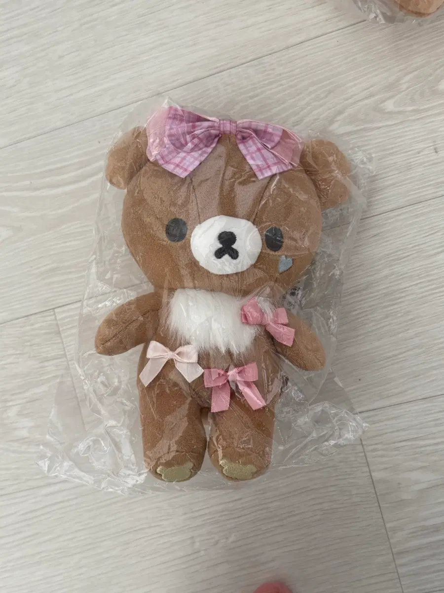 미개봉 새상품 산엑스 리락쿠마 메이크업 리본 차이로이 코구마 마스코트 인형