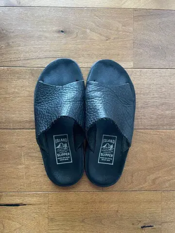 ISLAND SLIPPER / BULL HIDE SLIDE