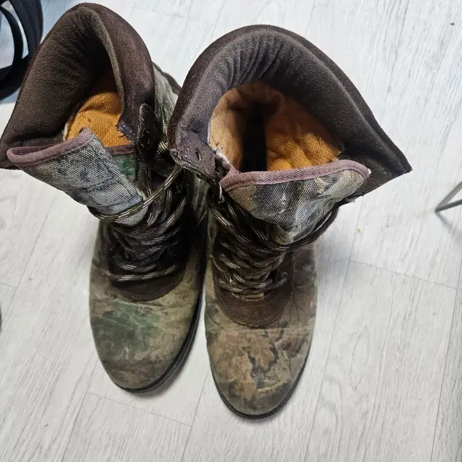 카모플라쥬 사막화 등산화