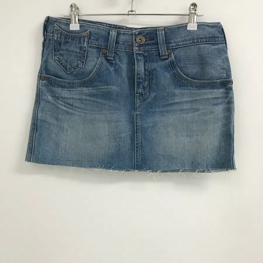 리바이스 신치백 데님 스커트
