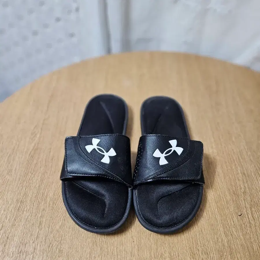 언더아머 슬리퍼 260