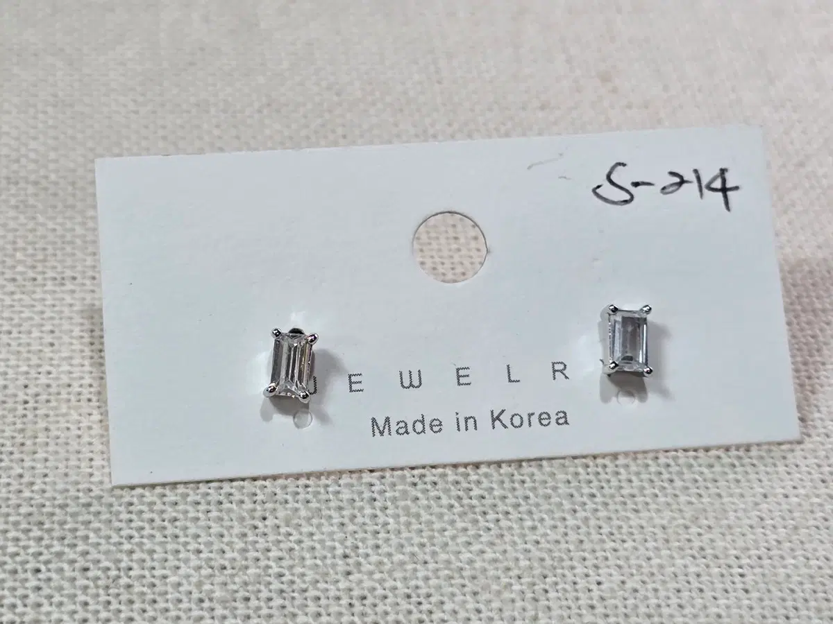 실버포스트 사각 큐빅 귀걸이