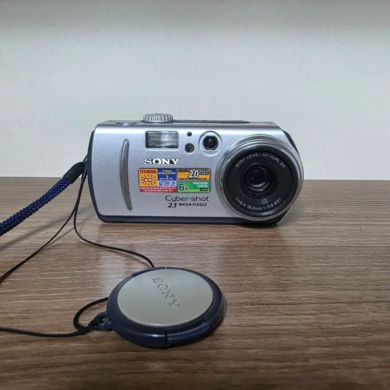 소니 사이버샷 2.1 메가픽셀 디지털 카메라 DSC-P50