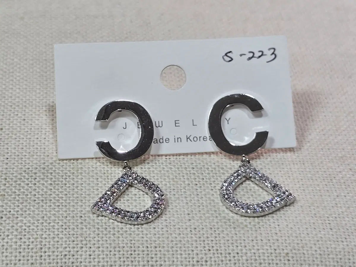 체인 C 드롭 귀걸이 925은침