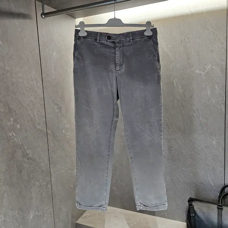 브루넬로 쿠치넬리 그레이 팬츠