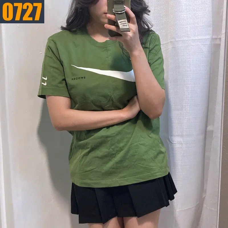 100 NIKE 나이키 스우시 반팔 티셔츠