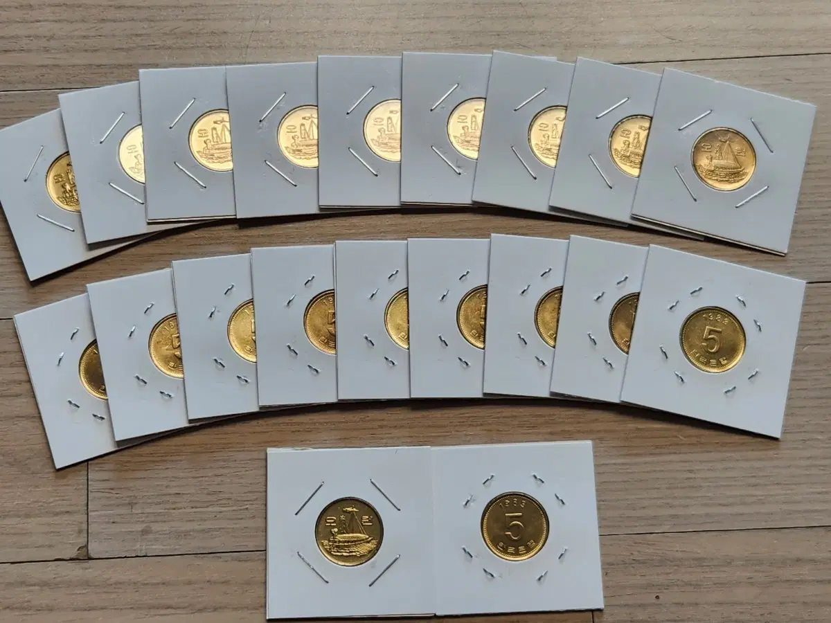 미사용/상태 최상 83년 5원 동전 /