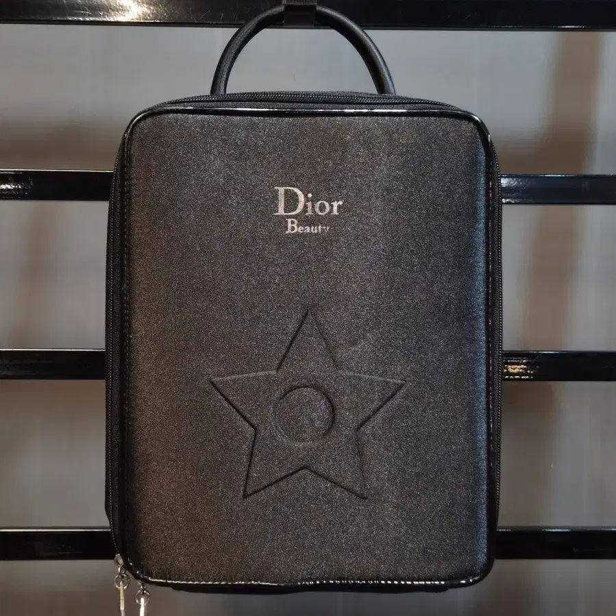 [FREE] 디올 Dior Beauty 블랙 스타 로고 버니티 화장품 파우치 세트 4.9