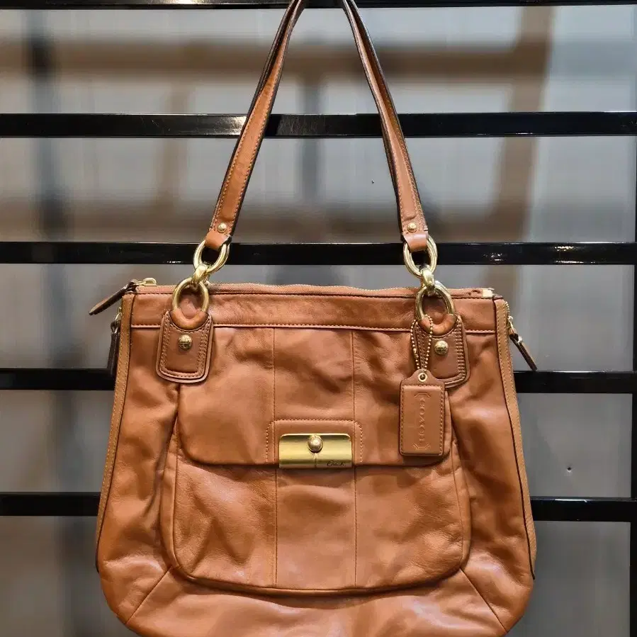 [FREE] 코치 COACH 크리스틴 소가죽 카멜 브라운 토트백 숄더백 9.5