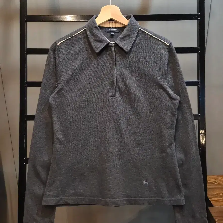 [L] 버버리 런던 BURBERRY LONDON 차콜 그레이 긴팔 피케 카라티 5.9