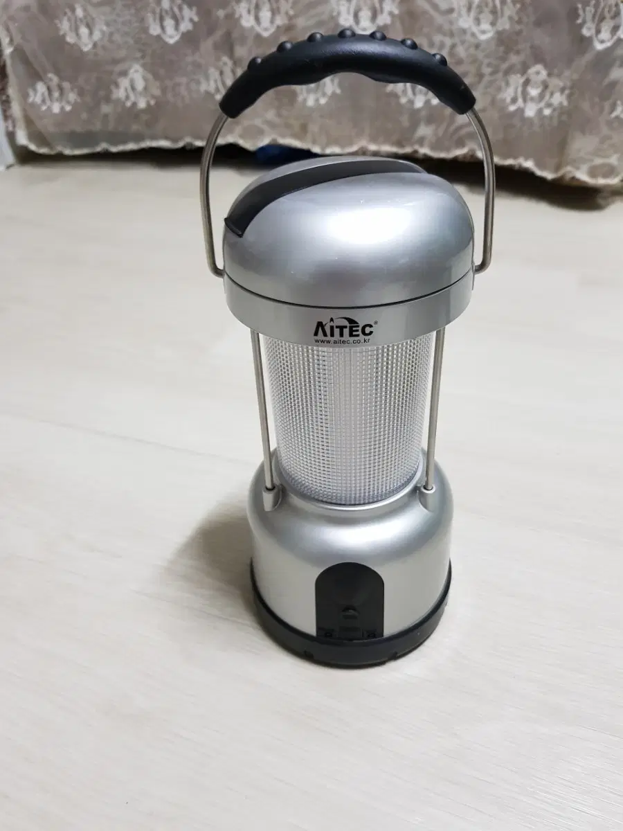 AITECH 캠핑 랜턴 은색