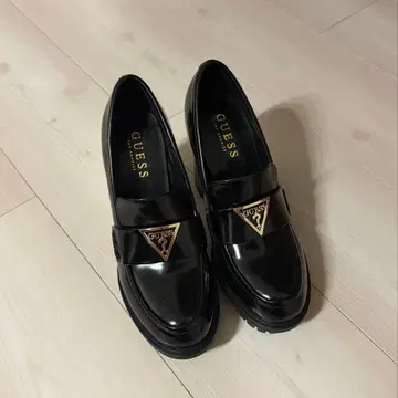 GUESS 로퍼 블랙 통굽