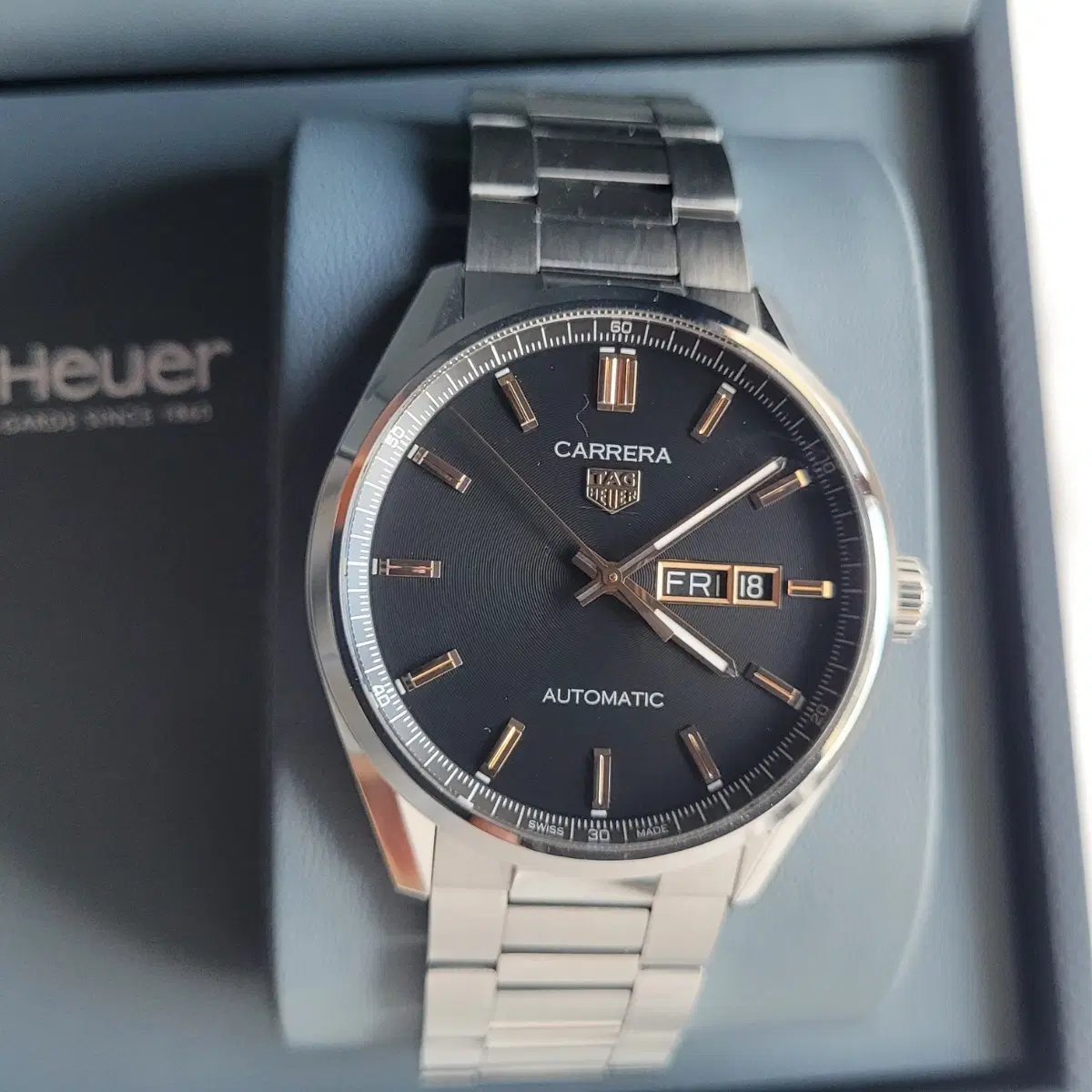 태그호이어 까레라 신형 데이데이트 41mm 블랙 로즈골드