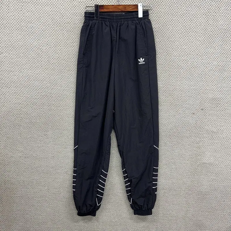 아디다스 우븐 츄리닝바지 XS H00060