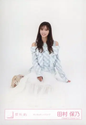 사쿠라자카46 4기생 라이브 타무라 호노 깅엄 체크 코디 앉은 모습