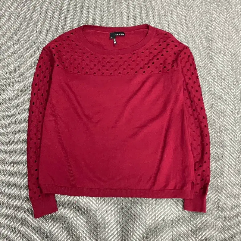 더쿠플스 펀칭 니트 v5356