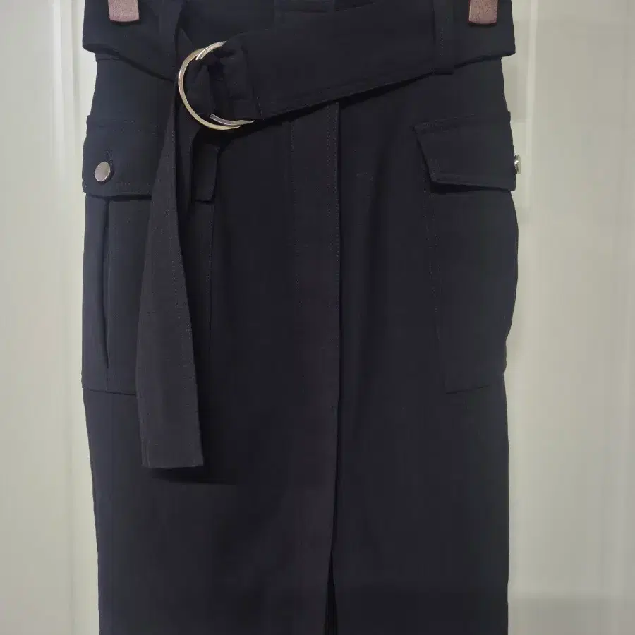 H&M 블랙 포켓 벨트 미디 스커트