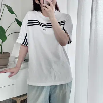 아디다스 화이트 중앙트레포일 띠줄 반팔티 [ XL ]