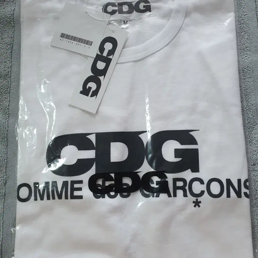 CDG 꼼데가르송 반팔티 화이트m