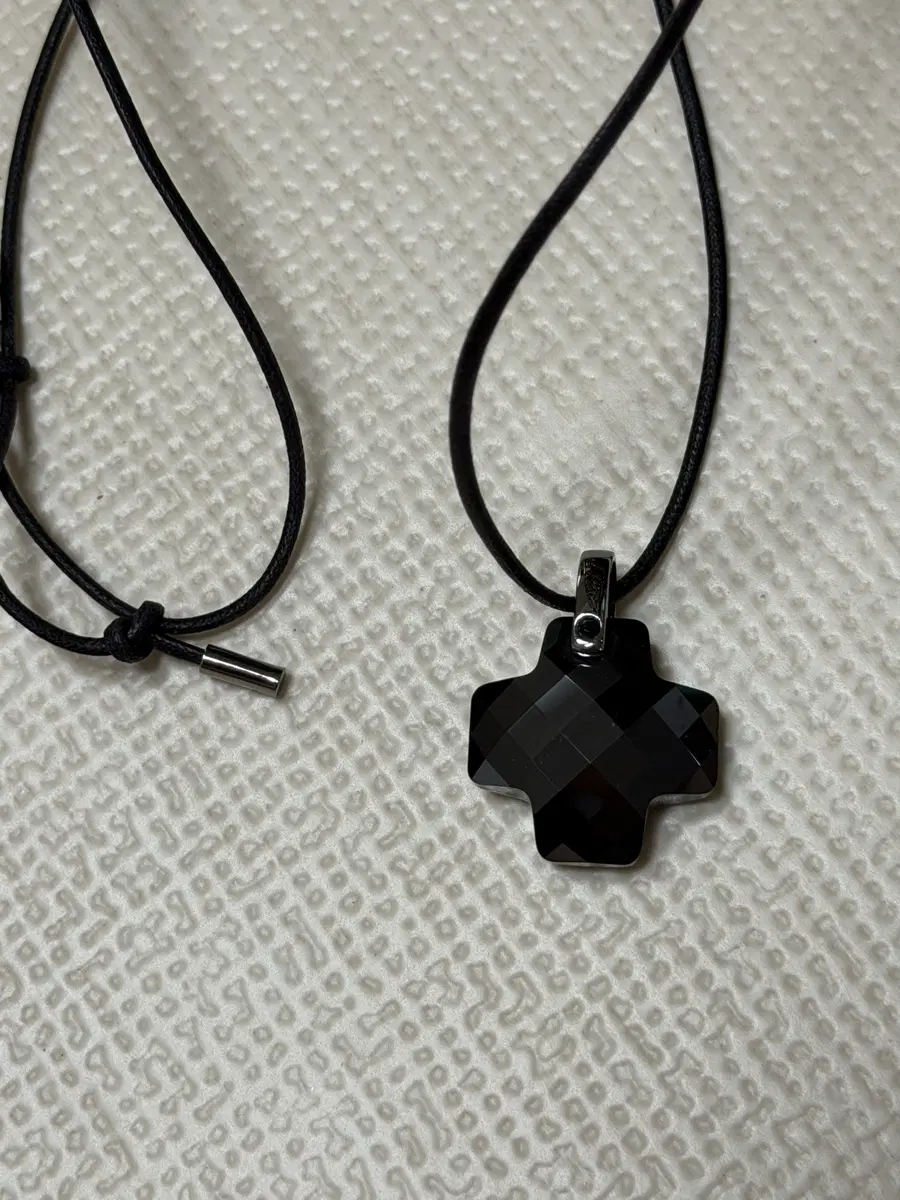 스와로브스키(Swarovski) 대표적인 크로스(십자가) 펜던트