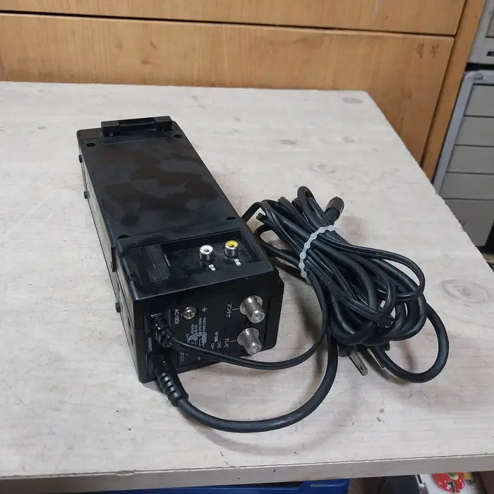 파나소닉 VW-AM1 VHS 무비 AC 어댑터/RF 모듈레이터 - 프리 볼트