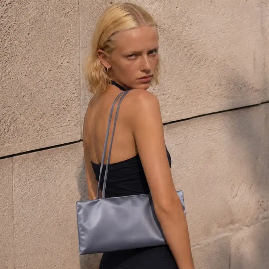 하아카이브 SILKY EAST SHOULDER BAG (DUSTY BLUE)