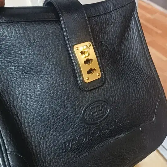 [파오로 구찌 PAOLO GUCCI] 정품 천연소가죽 숄더백 / 크로스백이탈리아 명품 구찌(GUCCI) 가문의 3세대 디자이너이자 수석 디자이너였던 파오로 구찌(Paolo Gu