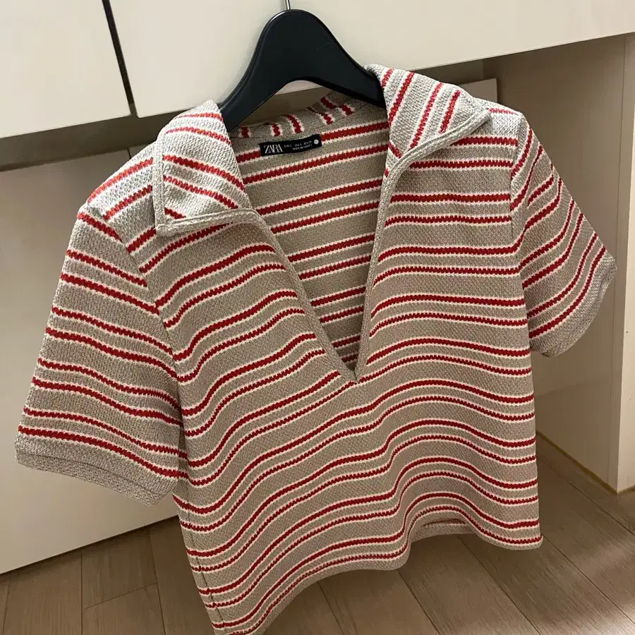 자라 ZARA 스트라이프 브이넥 반팔 니트 티셔츠 폴로 카라 레드베이지 여름