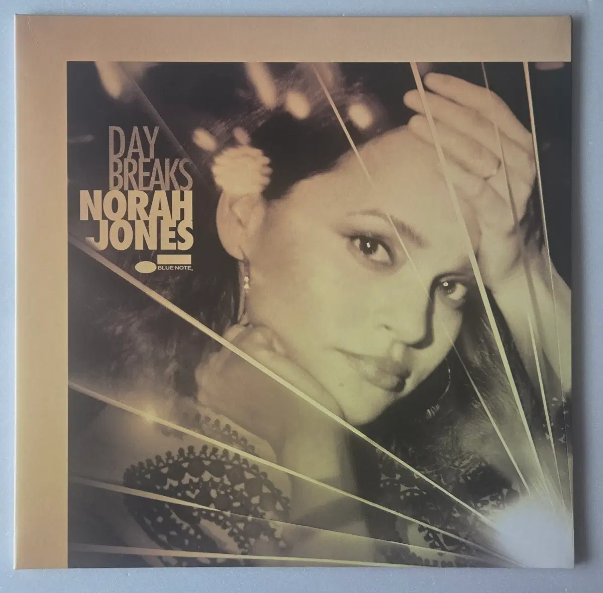 Norah Jones - Day Breaks 오렌지 컬러 LP ( 2016년 초반, 단순개봉 )