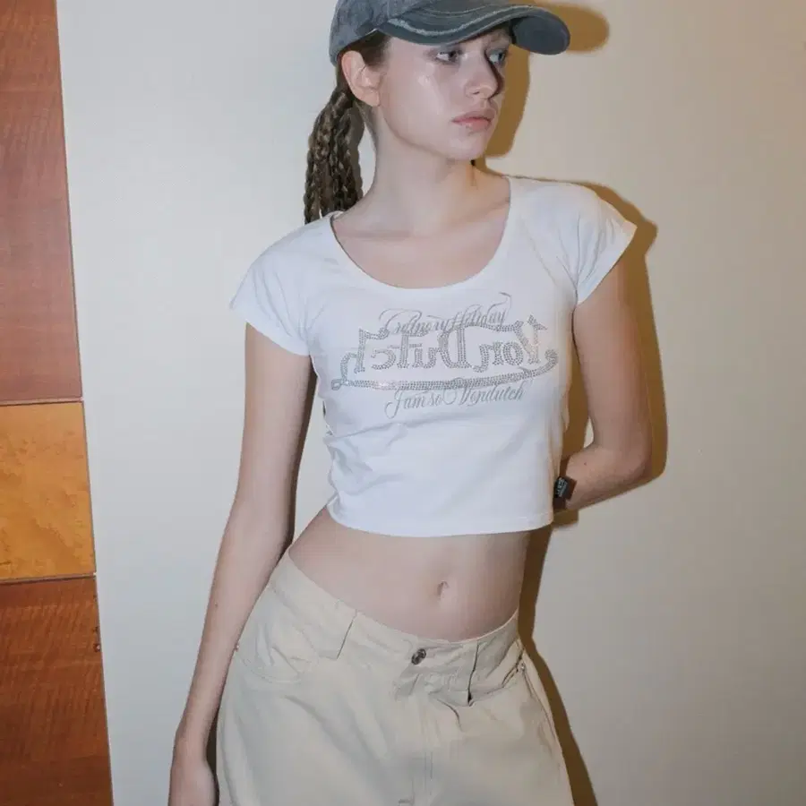 ordinary holiday 핫픽스 로고 슬림 티셔츠 HOTFIX LOGO SLIM T-SHIRT 화이트