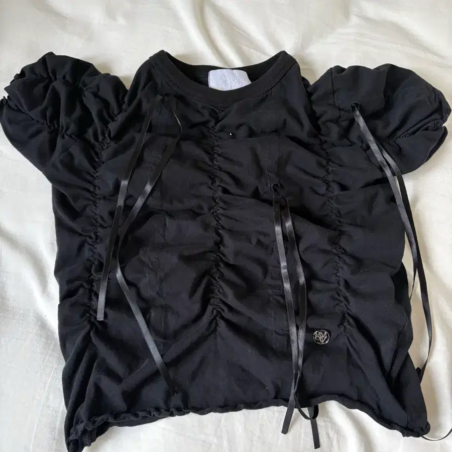 김미더영 리본 셔링 블랙 탑 RIBBON SHIRRING TOP