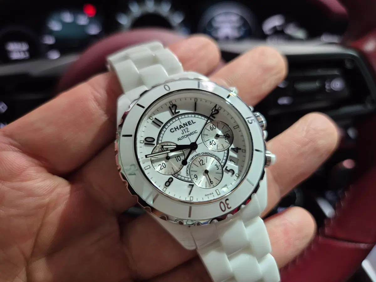 샤넬 j12 크로노 그래프 화이트 41mm 팔아요