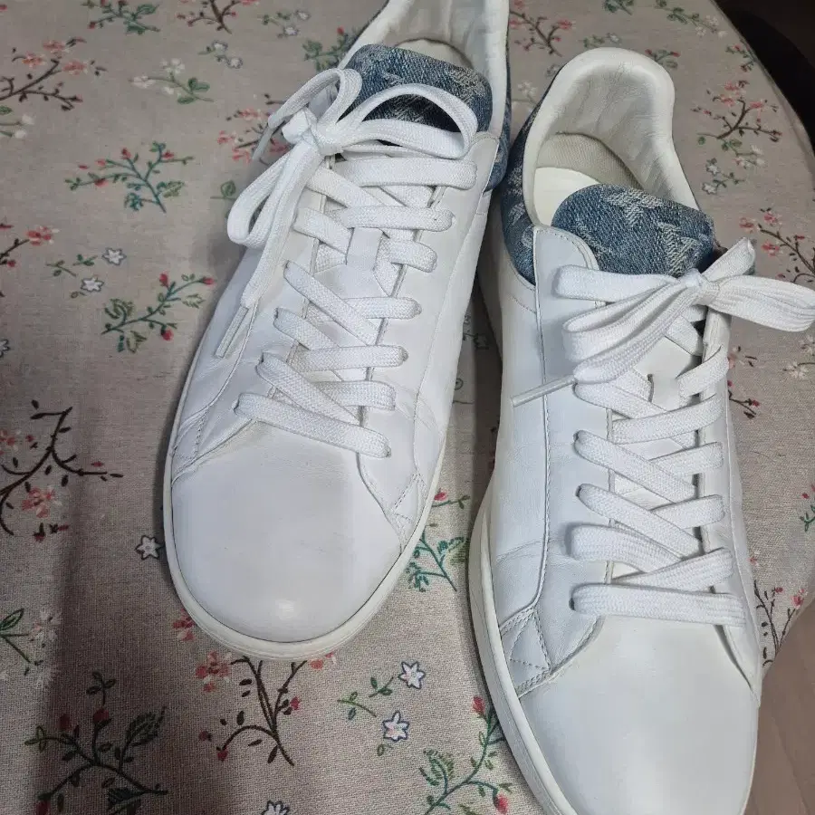 루이비통 화이트 스니커즈 데님 배색275