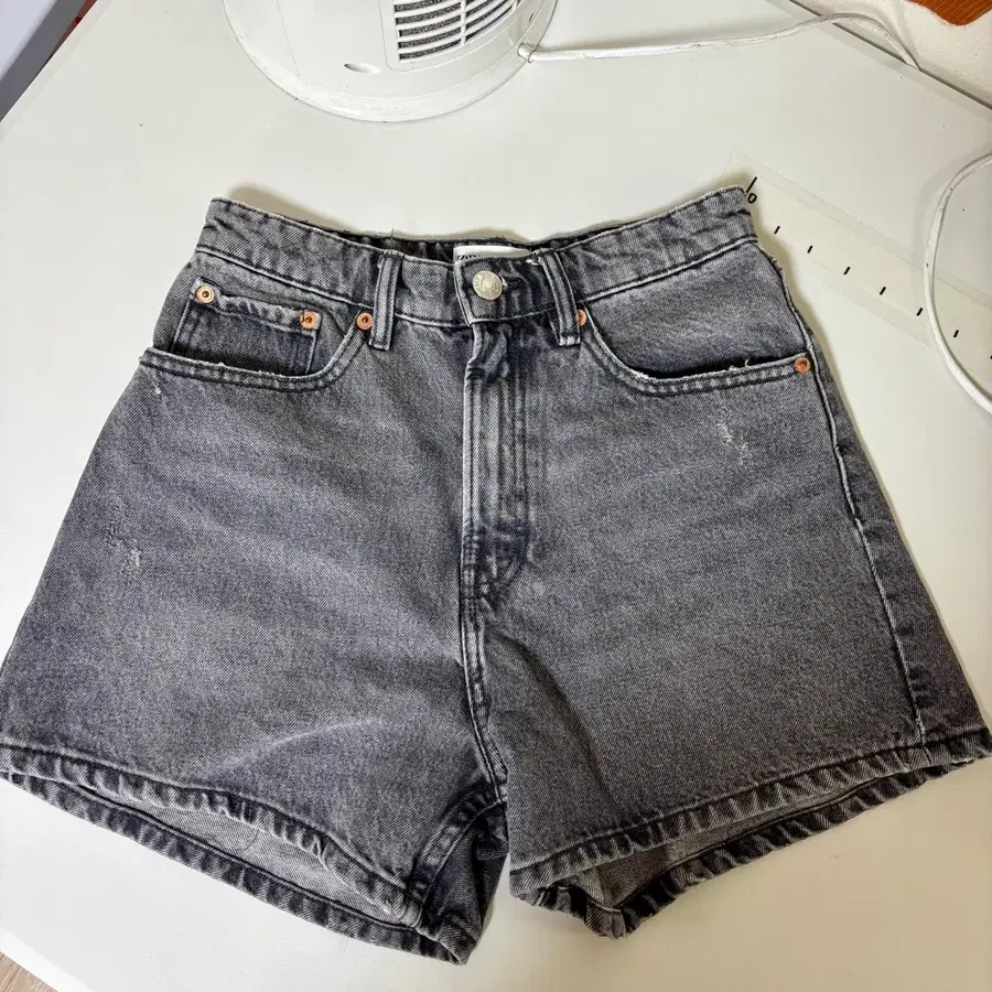 자라 그레이 데님 핫팬츠 25인치 ㅡ0728
